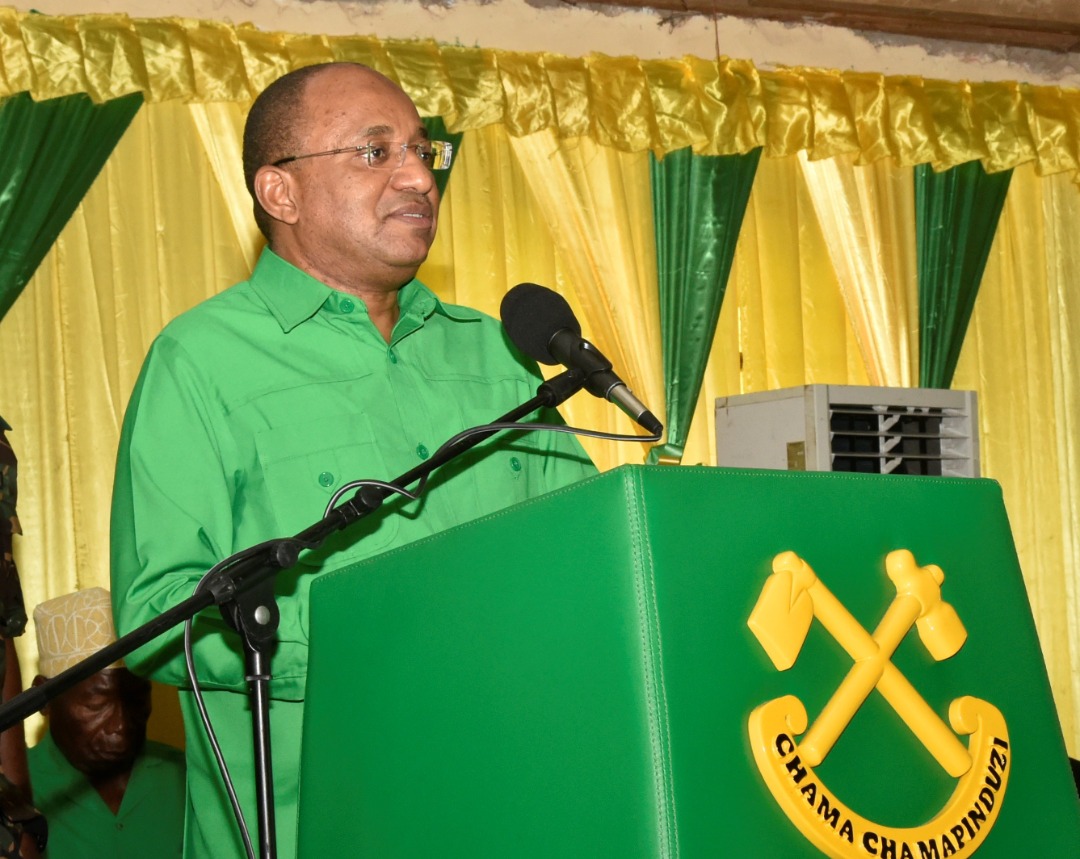 Mwinyi conseille les membres du CCM, les partisans