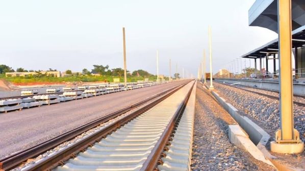 TZ Fast-Tracks Rail Mosed à niveau avec 600 milliards / - Investissement