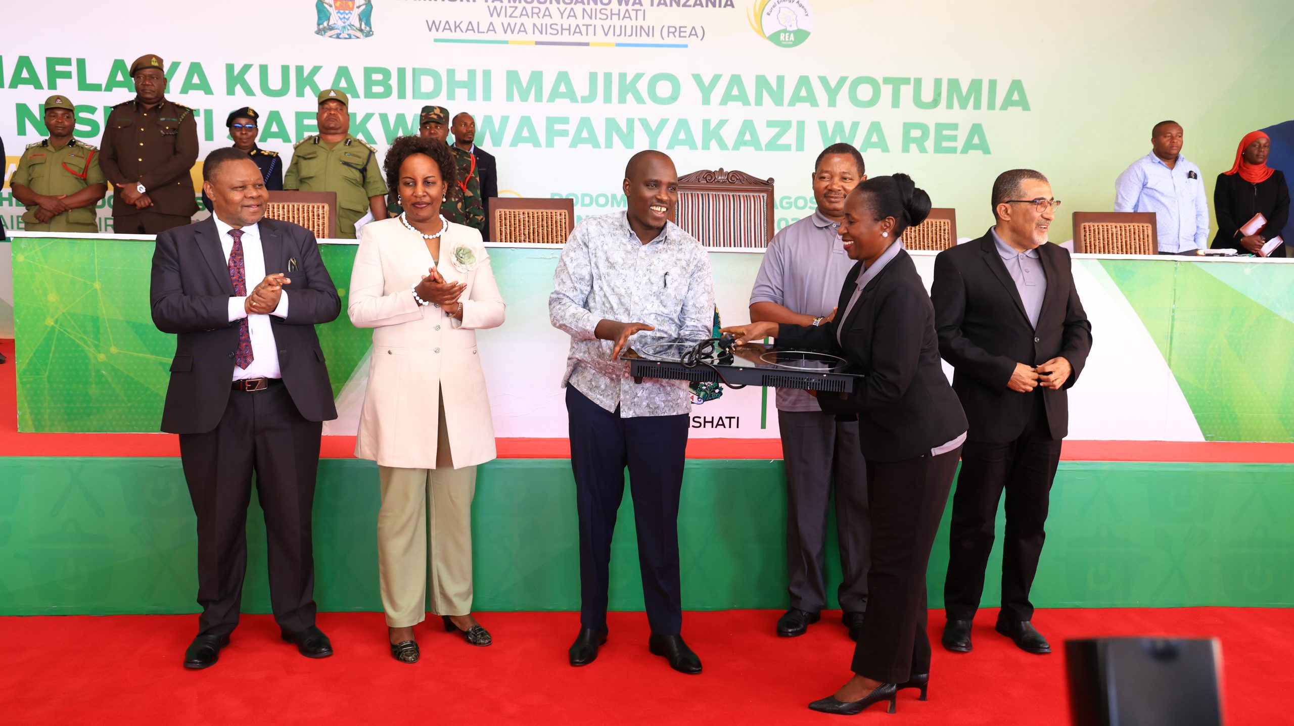 Tanzanie Eyes 8m Nouvelles connexions de puissance d'ici 2030
