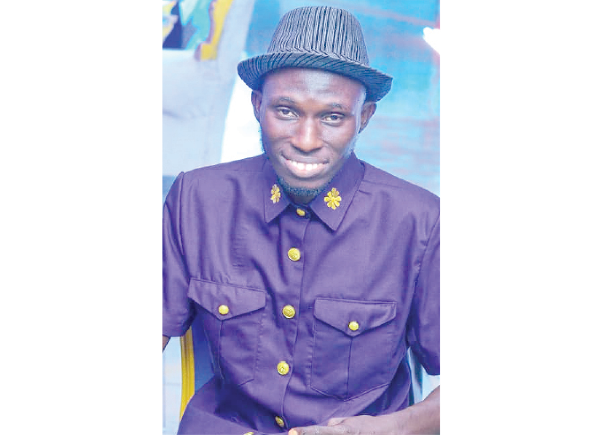 Comment Sammy Hawaii Int'l Lap Steel Guitar donne à la musique africaine une voix moderne
