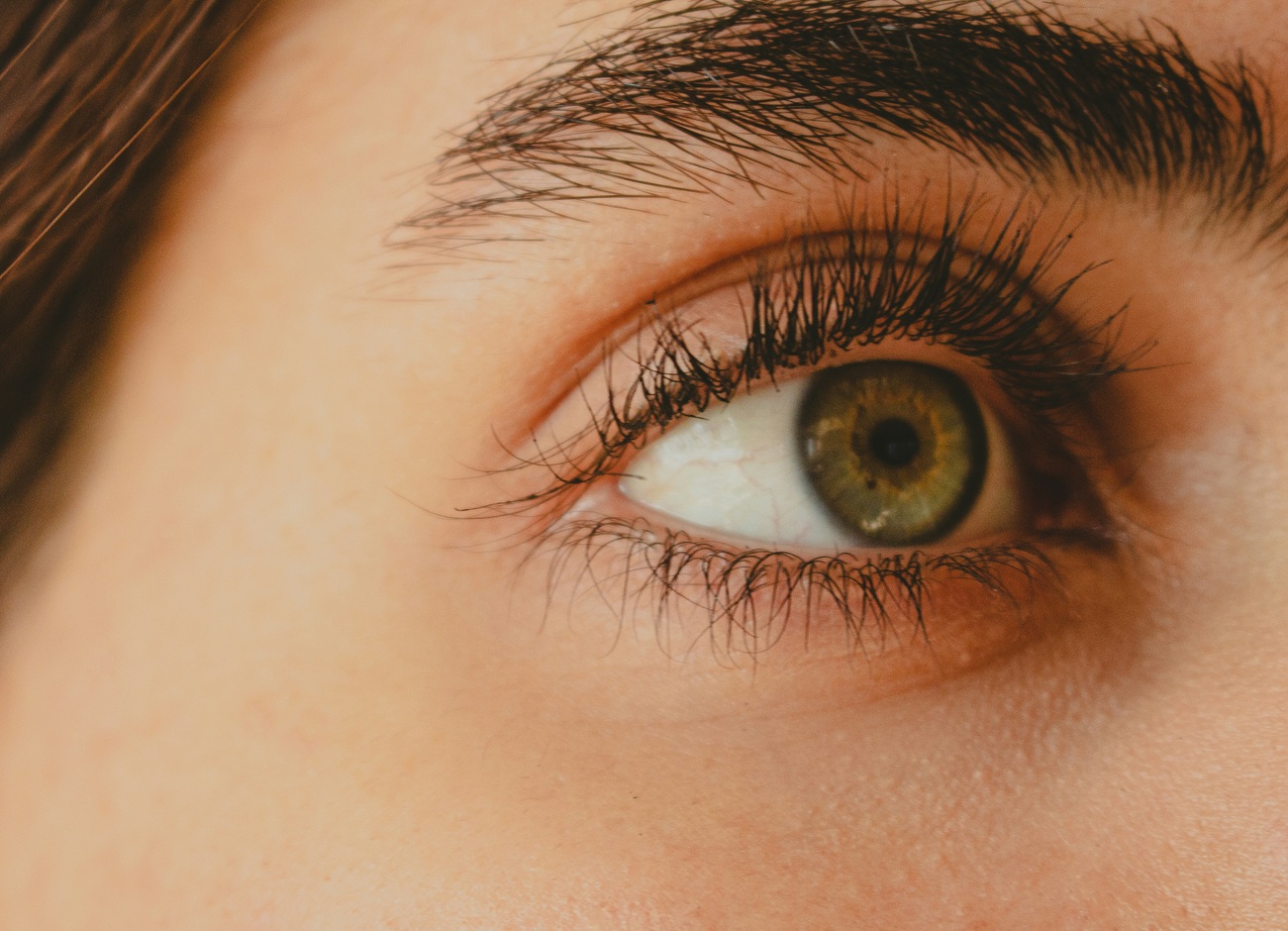 eyelashes