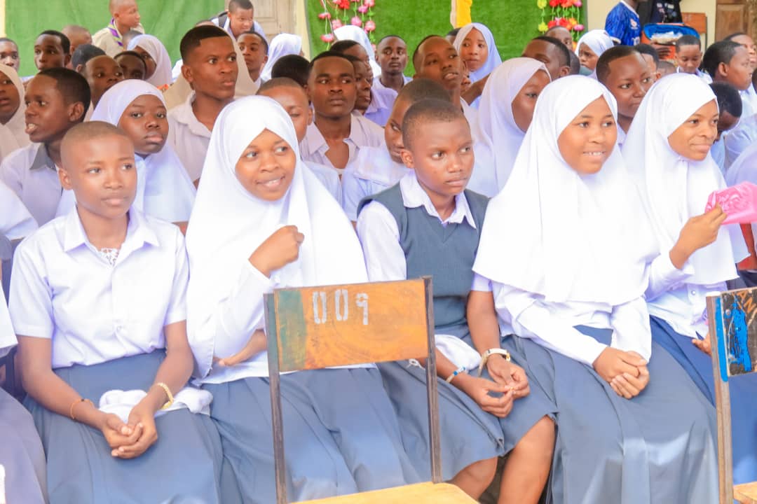 L'OSHA prolonge la main à l'école secondaire de Kambangwa