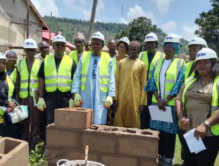 Le sénateur Karimi pour construire de nouveaux blocs et laboratoires de classe de GSSS Koton-Karfe