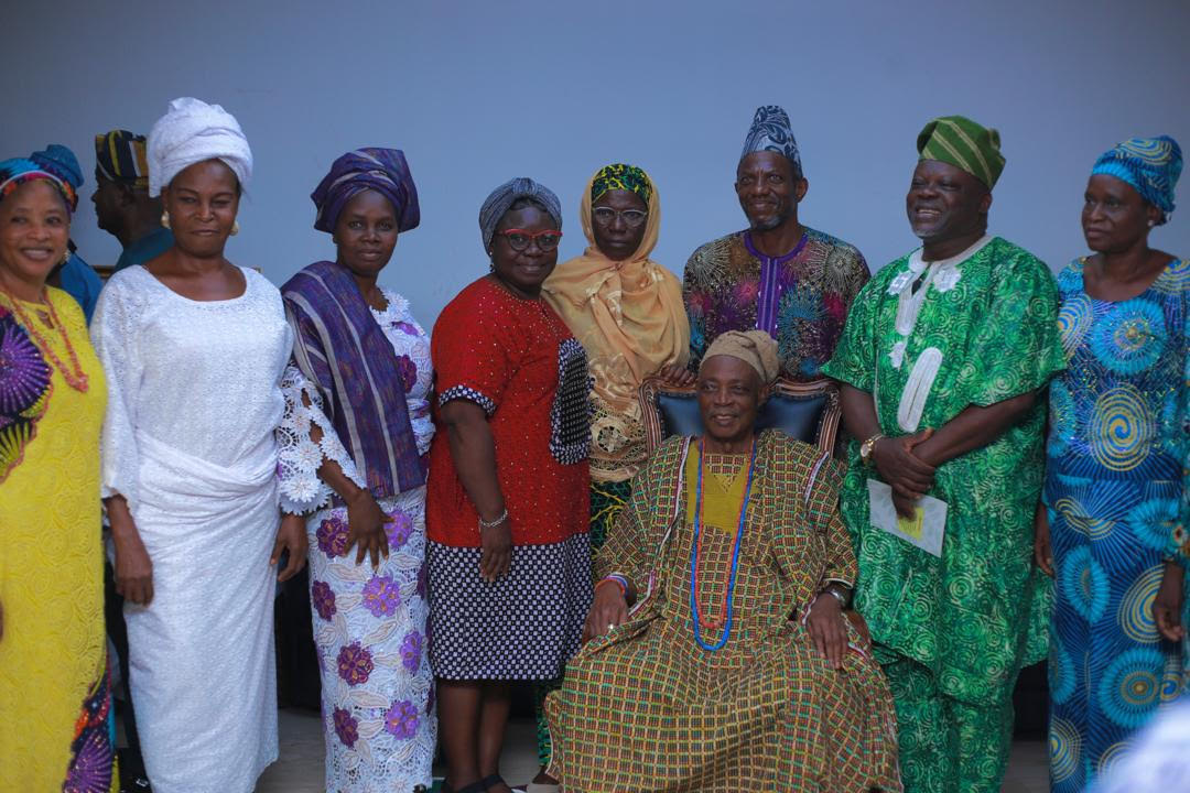 Oba Rashidi Ladoja receiving a delegation from his alma mater, Ibadan Boys’ High School