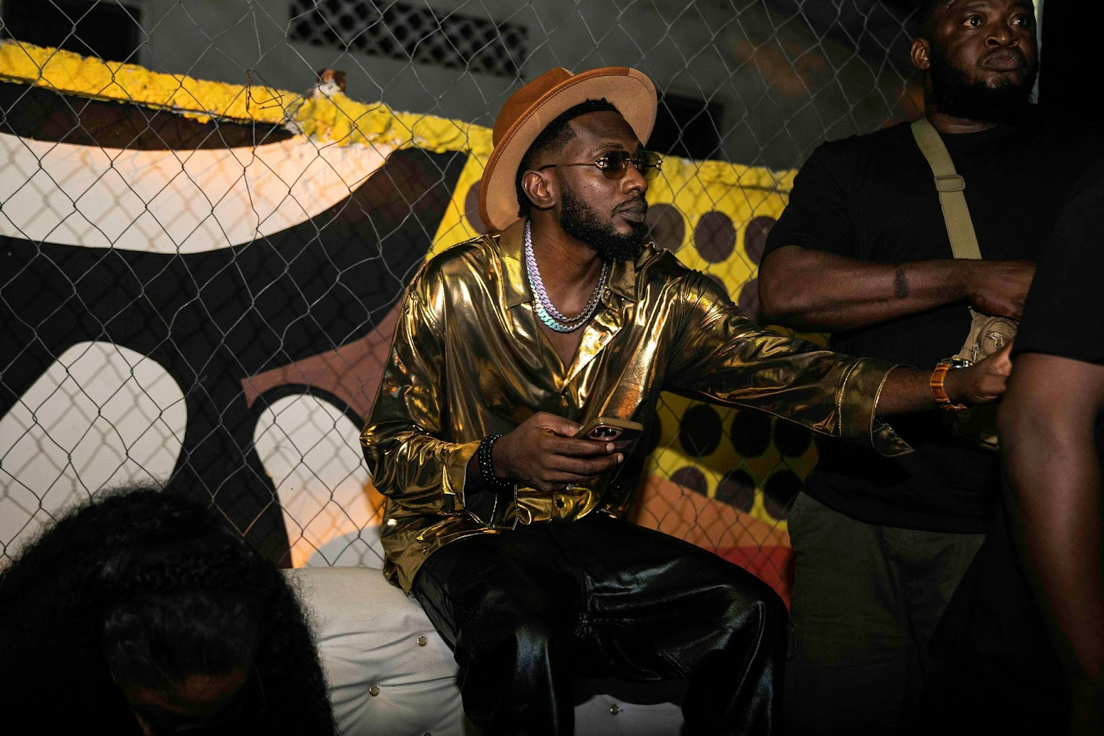 Réactions mixtes comme cela peut effectuer un concert de rue à l'ouverture de la Coupe Hushpuppi à Lagos