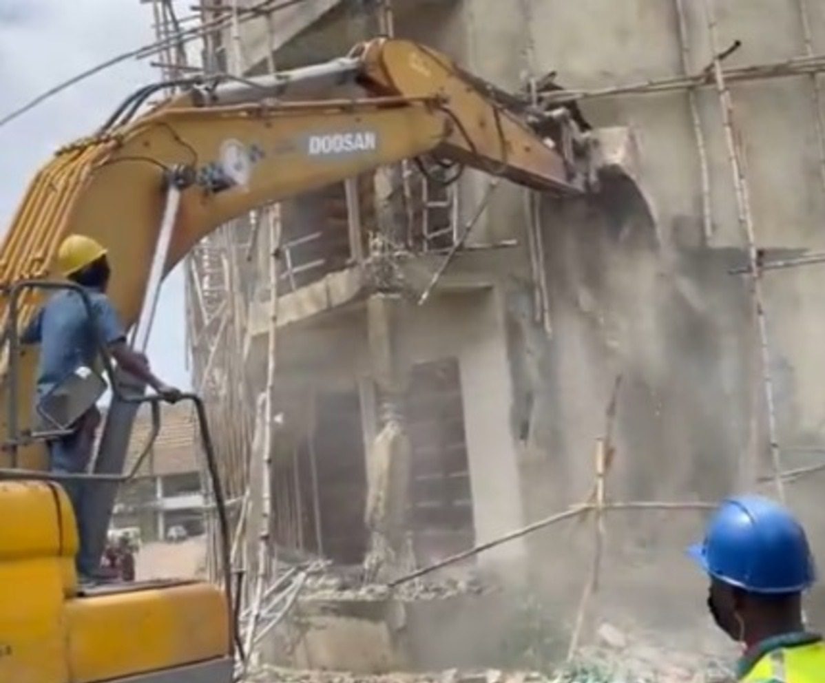 Demolition of illegal building in Lagos1
