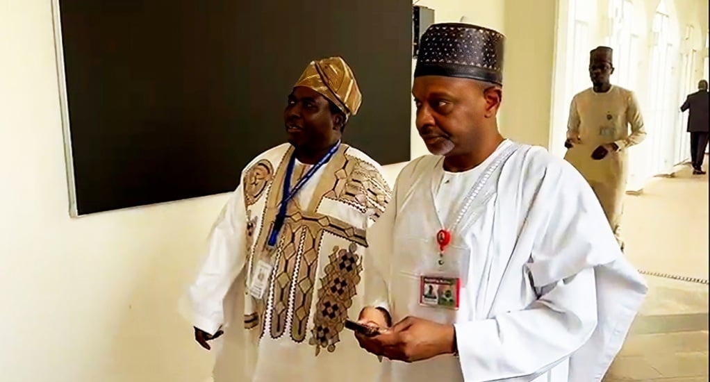 Amupitan à la State House pour prêter serment en tant que président de la CENI – Tribune Online