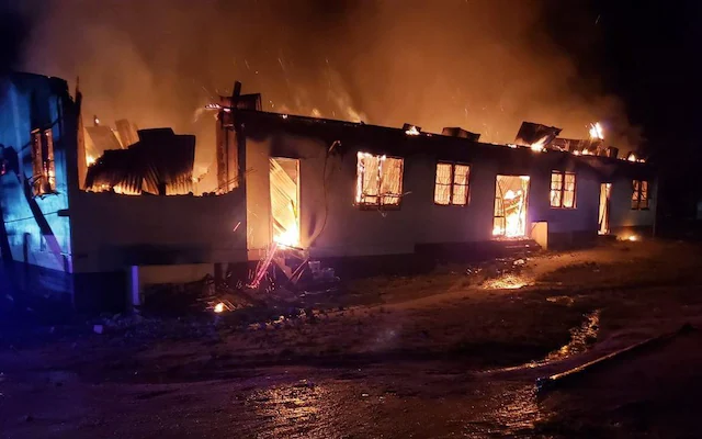 Dormitaires scolaires du feu à Karagwe