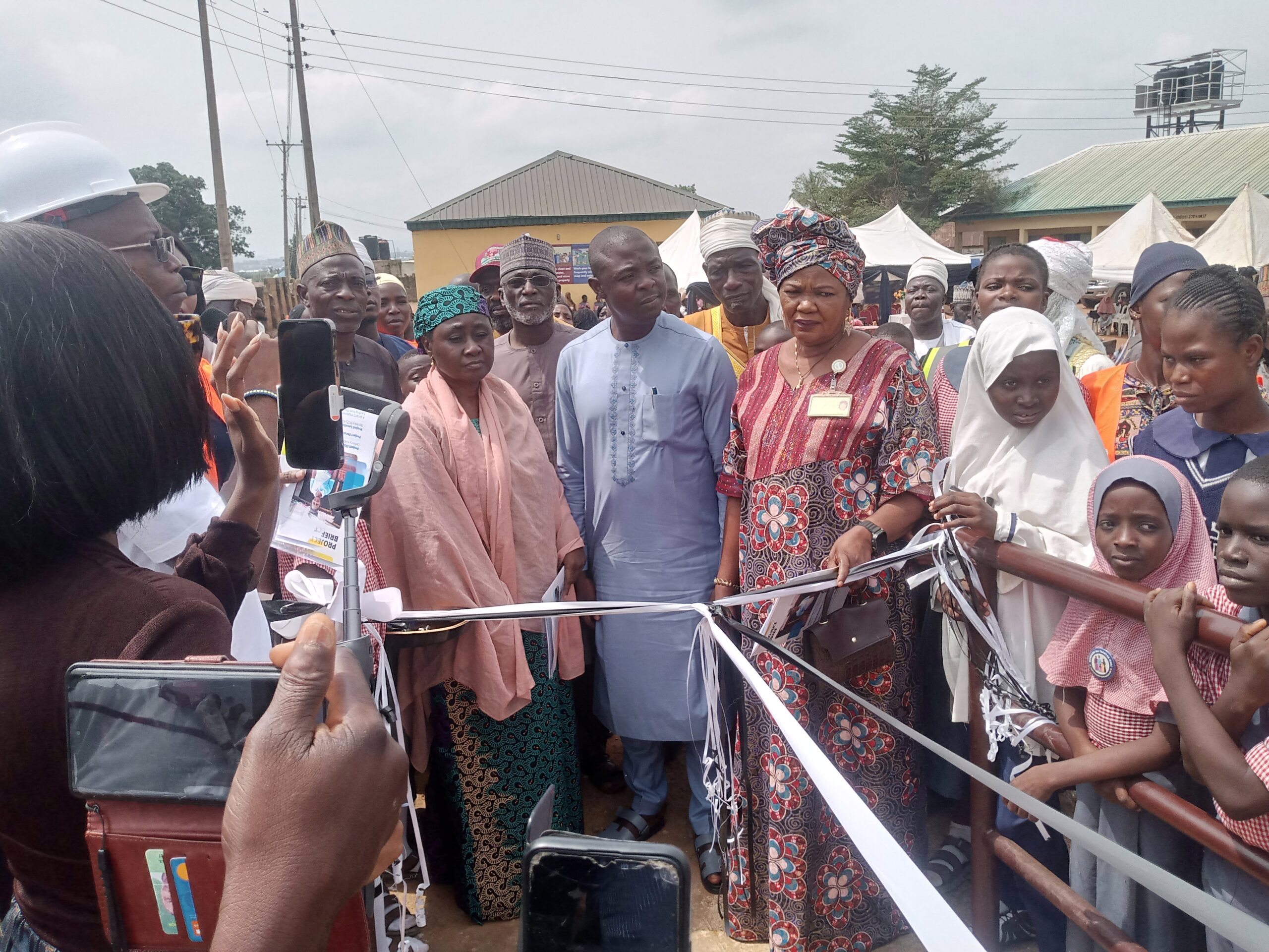 Soulagement alors que WaterAid fait don de toilettes et de forages aux communautés d’Abuja – Tribune Online