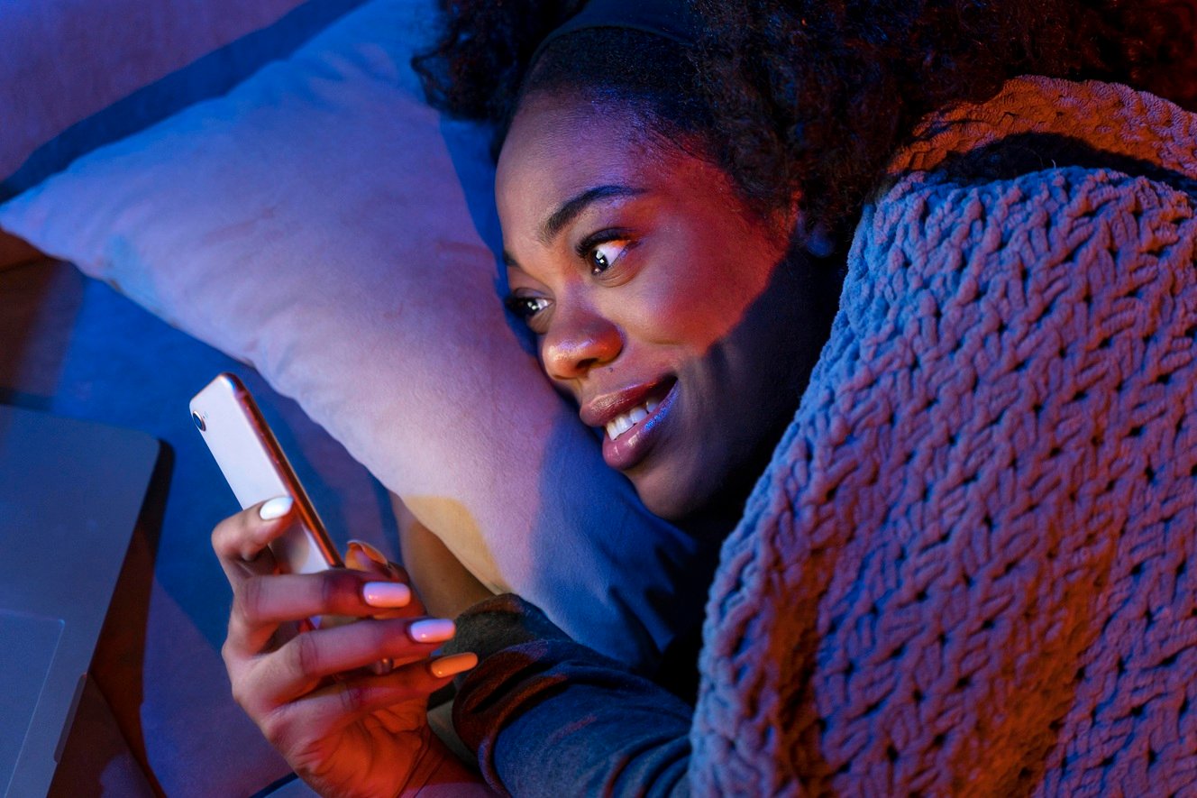 close-up-woman-holding-phone