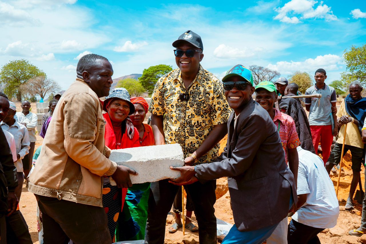Mavunde lance la construction du dispensaire Maseya