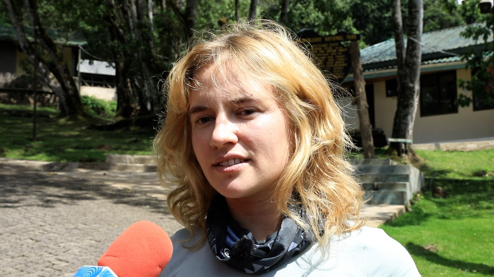 Un touriste suisse choisit la route Machame pour la conquête du mont Kilimandjaro