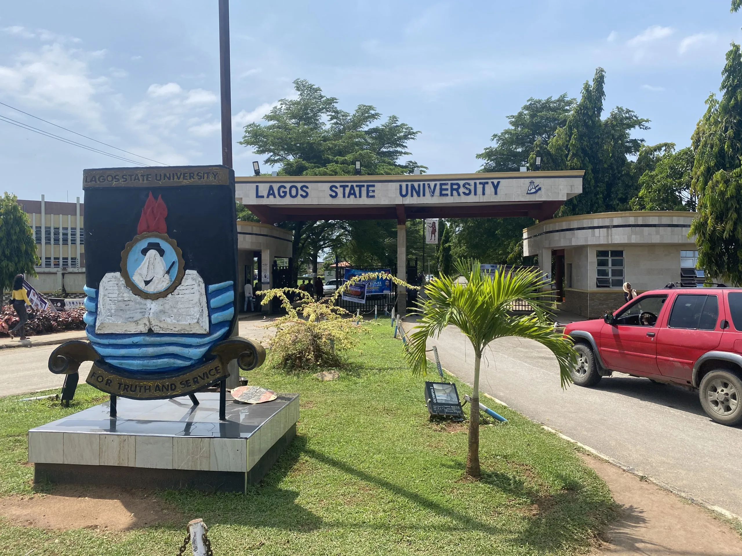 LASU interdit les sketchs non autorisés après qu'une « farce de bandits » ait provoqué la panique sur le campus – Tribune Online