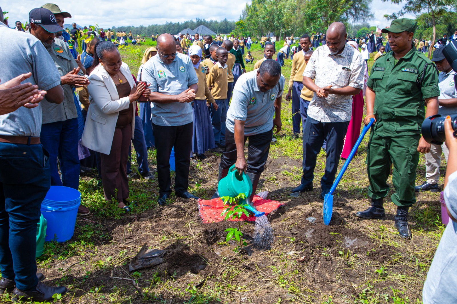 Arusha honore la Journée de la faune en plantant 2 030 plantes médicinales