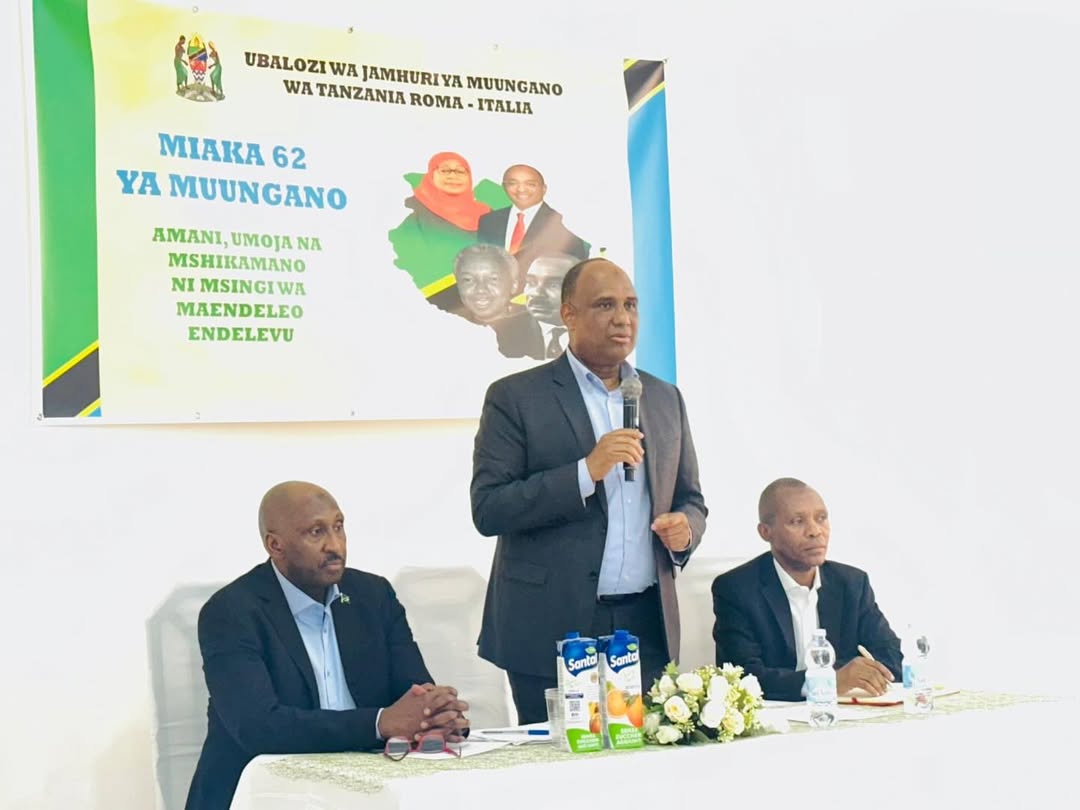 100 Tanzaniens célèbrent le 62e anniversaire de l'Union à Naples, en Italie