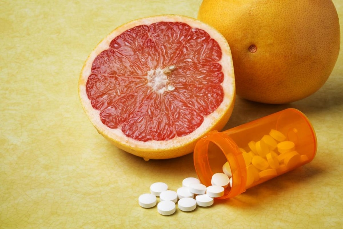 grapefruit-and-prescription-medication-spilling-from-container