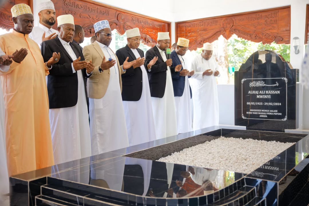 Zanzibar honore ses anciens dirigeants par des prières