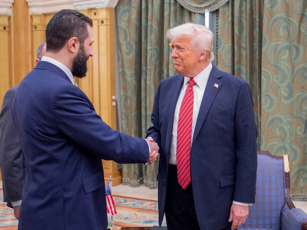 trimp and Syria president shaking hands