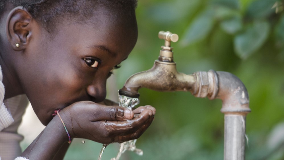 La couverture en eau rurale s'élève à 85 %