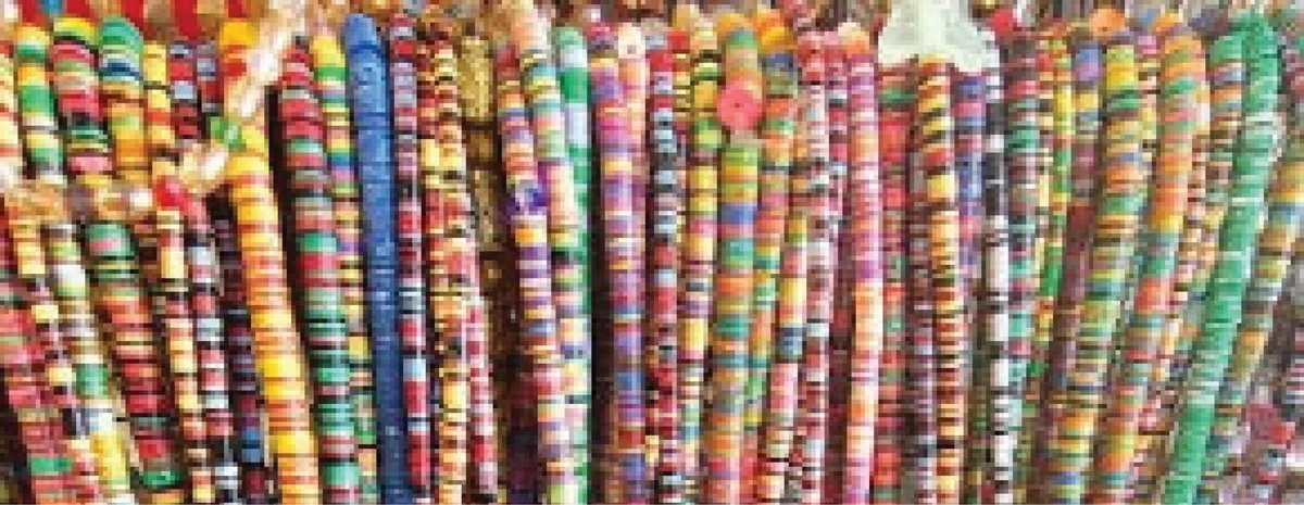 Perles de taille traditionnelles comme parure corporelle dans la société yoruba