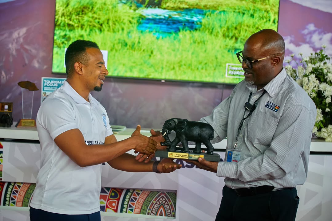 TTB nomme le promoteur touristique d'Oman ambassadeur honoraire du tourisme de Tanzanie