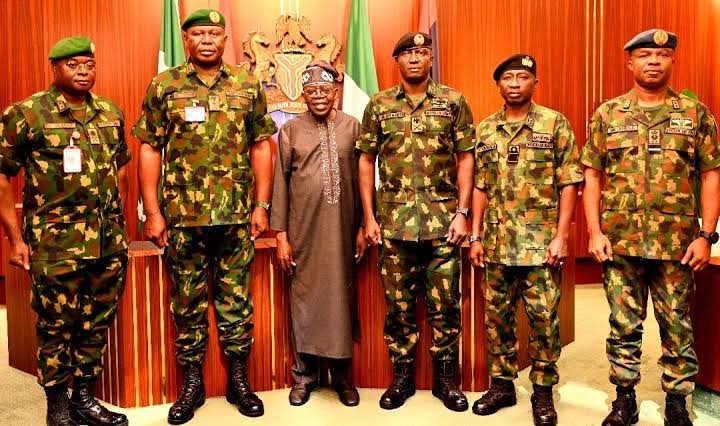 Tinubu rencontre les chefs des services face à l'aggravation de l'insécurité