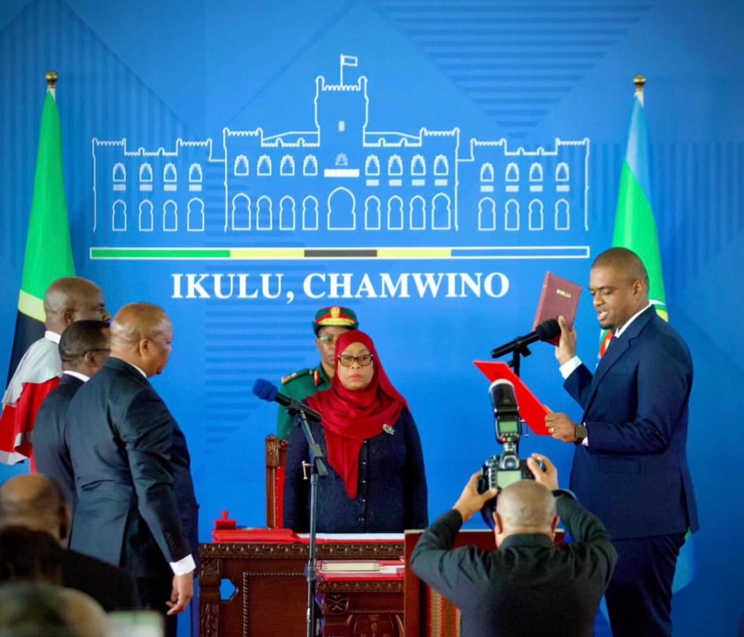 Le Dr Samia assiste à la cérémonie d'investiture du nouveau vice-président de la Tanzanie