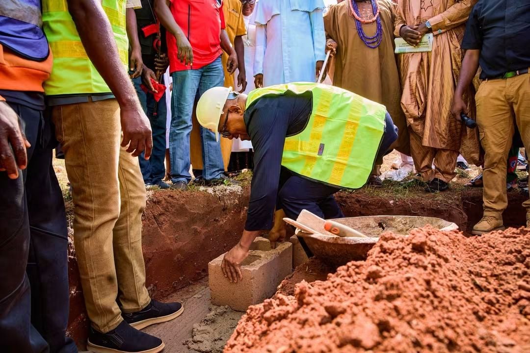 Peter Obi pose les bases d'une école secondaire technique à Kogi