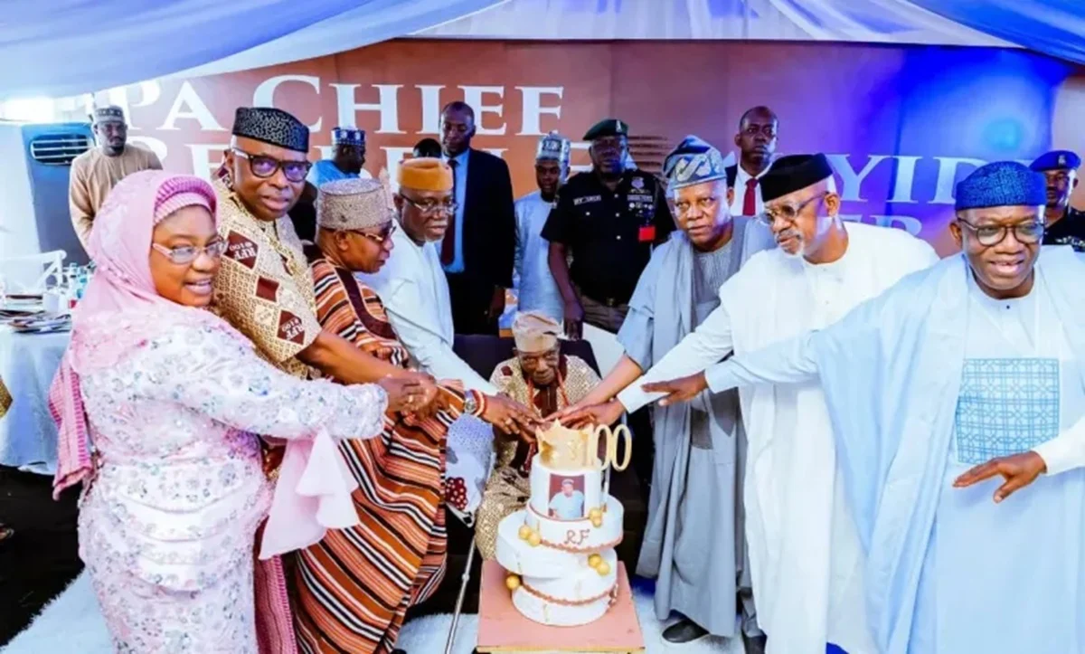 Tinubu, Sanwo-Olu, Aiyedatiwa et Osoba rendent hommage à Fasoranti lors de la célébration du centenaire
