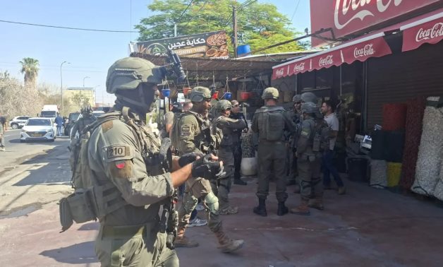 Un Israélien blessé lors d'une attaque au couteau en Cisjordanie ; Recherche en cours de l'attaquant