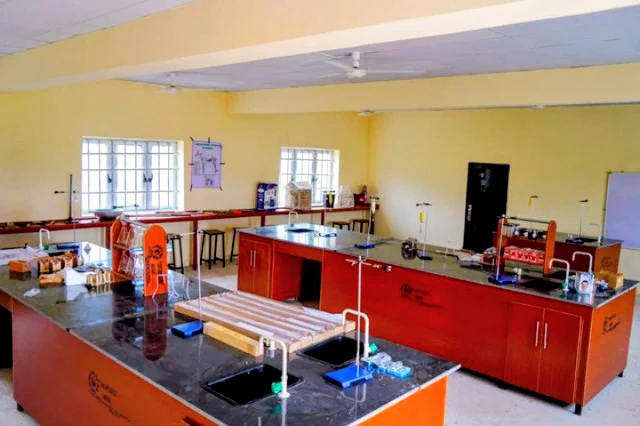 Koton-Karfe science school