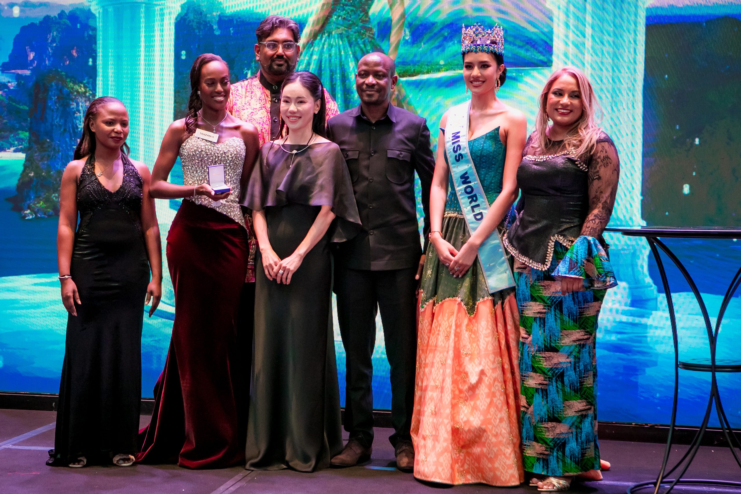La vente aux enchères de tanzanites souligne la préparation de la Tanzanie à accueillir Miss Monde