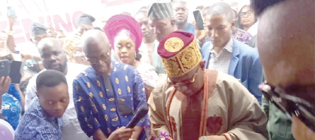 Deji of Akure, Oba Aladetoyinbo Aladelusi (middle) cutting the tape to inaugurate the Baseline Event Centre, at Oke-Aro, Akure, Ondo State, on Saturday.
