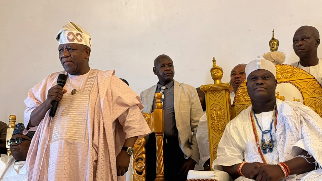 2027 : Yari dirige la délégation de l'APC auprès d'Ooni d'Ife, émir d'Ilorin