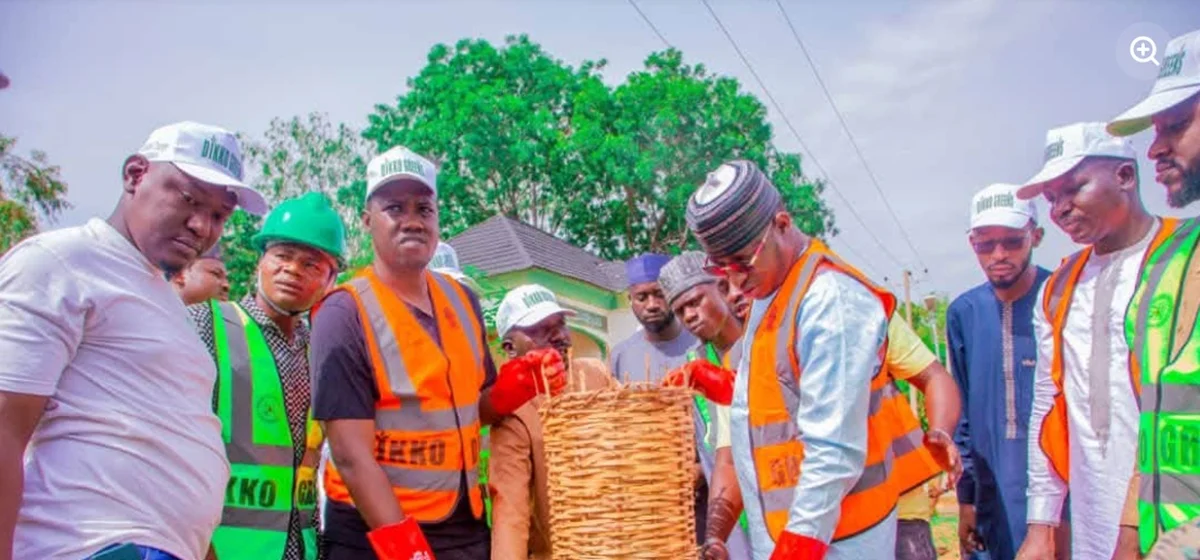 Katsina State government, Dikko Umar Radda (second right) with some government officials during the launching of ‘Dikko Greens’ tree-planting campaign to combat climate change and desertification. Photo: Mohammed Abba