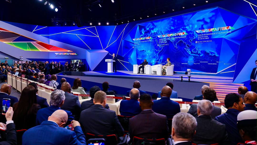 La Tanzanie participe au sommet Afrique-Russie, Poutine l'ouvre en appelant à un ordre mondial basé sur l'équité et l'égalité
