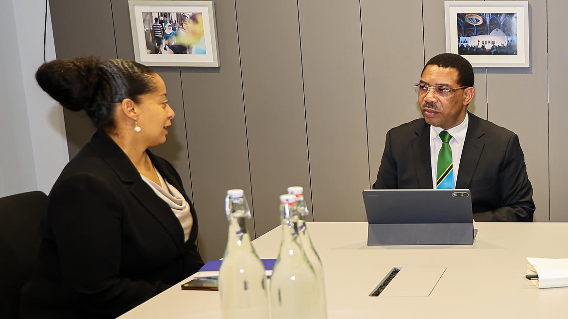 Le Dr Nchemba rencontre des investisseurs et des institutions au Royaume-Uni pour présenter les priorités nationales de la Tanzanie