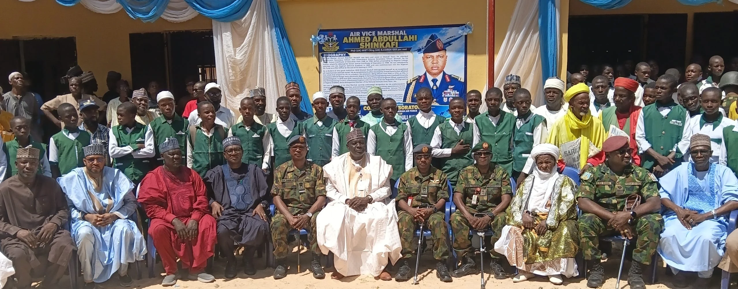 Le chef d'état-major de l'Air met en service un laboratoire informatique TIC à Zamfara