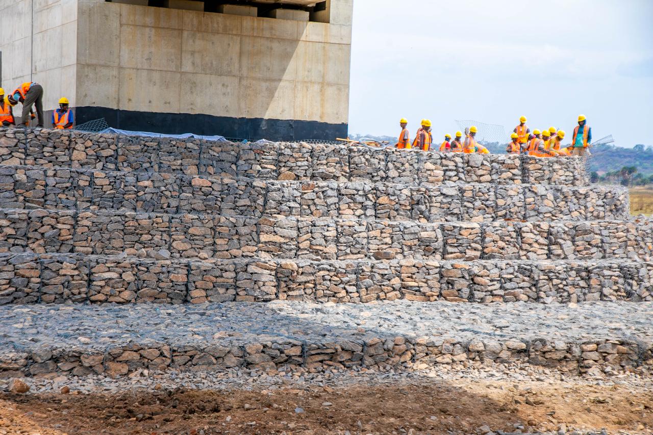 Le projet du pont SGR Malagarasi fait vibrer le professeur Mbarawa