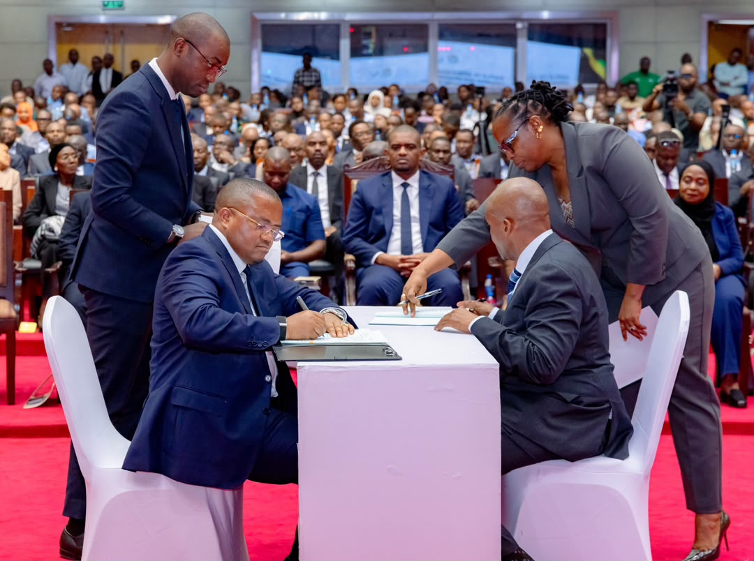 Ndejembi se félicite du lancement de l'accord TANESCO-CRDB Bank pour élargir l'accès des Tanzaniens à l'électricité